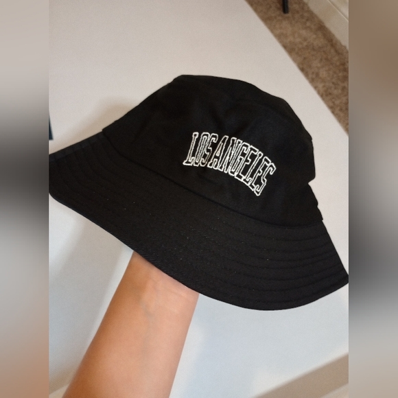 LOS ANGELES BUCKET HAT - Picture 5 of 8